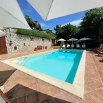 Vicolo - Sleeps 5 With Air Con, Wifi, Balcony For Dining And Pool 別荘 *