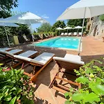 Vicolo - Sleeps 5 With Air Con, Wifi, Balcony For Dining And Pool 別荘 *