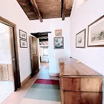 Vicolo - Sleeps 5 With Air Con, Wifi, Balcony For Dining And Pool *