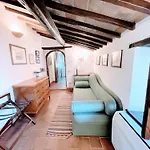 Vicolo - Sleeps 5 With Air Con, Wifi, Balcony For Dining And Pool