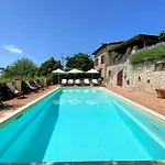 Vicolo - Sleeps 5 With Air Con, Wifi, Balcony For Dining And Pool 別荘 *