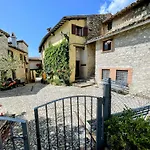 Vicolo - Sleeps 5 With Air Con, Wifi, Balcony For Dining And Pool 別荘 *