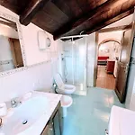 Vicolo - Sleeps 5 With Air Con, Wifi, Balcony For Dining And Pool Strettura