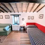 Vicolo - Sleeps 5 With Air Con, Wifi, Balcony For Dining And Pool 別荘