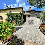 Vicolo - Sleeps 5 With Air Con, Wifi, Balcony For Dining And Pool Strettura