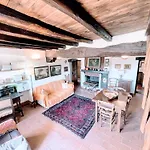 Vicolo - Sleeps 5 With Air Con, Wifi, Balcony For Dining And Pool * Strettura