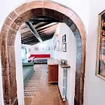 Vicolo - Sleeps 5 With Air Con, Wifi, Balcony For Dining And Pool Strettura