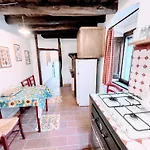 別荘 Vicolo - Sleeps 5 With Air Con, Wifi, Balcony For Dining And Pool Strettura