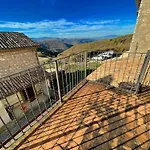 Vicolo - Sleeps 5 With Air Con, Wifi, Balcony For Dining And Pool 別荘
