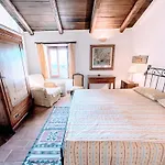 Vicolo - Sleeps 5 With Air Con, Wifi, Balcony For Dining And Pool 別荘 *