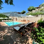 Vicolo - Sleeps 5 With Air Con, Wifi, Balcony For Dining And Pool 別荘 *