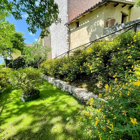 Vicolo - Sleeps 5 With Air Con, Wifi, Balcony For Dining And Pool *