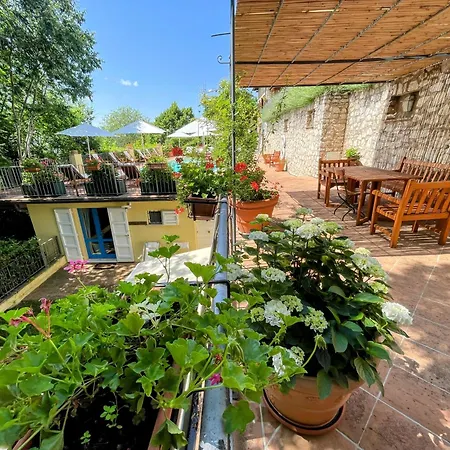 Vicolo - Sleeps 5 With Air Con, Wifi, Balcony For Dining And Pool Дом отдыха *