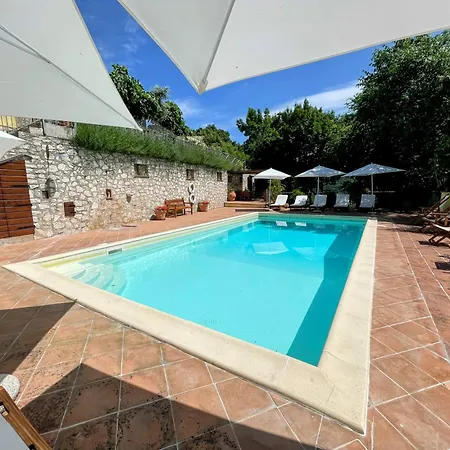 Vicolo - Sleeps 5 With Air Con, Wifi, Balcony For Dining And Pool Σπίτι διακοπών *