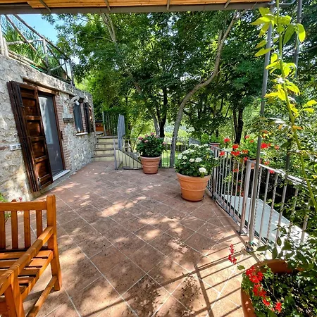 Σπίτι διακοπών Vicolo - Sleeps 5 With Air Con, Wifi, Balcony For Dining And Pool