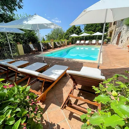 Vicolo - Sleeps 5 With Air Con, Wifi, Balcony For Dining And Pool Σπίτι διακοπών *