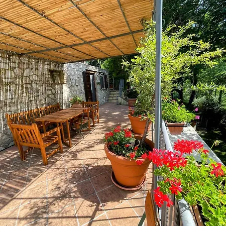 Vicolo - Sleeps 5 With Air Con, Wifi, Balcony For Dining And Pool Сasa de vacaciones