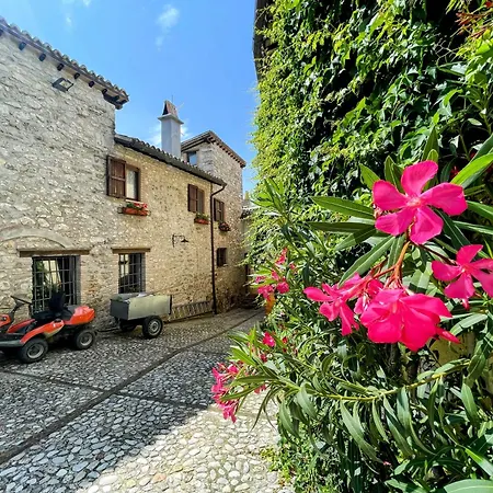 度假居 Vicolo - Sleeps 5 With Air Con, Wifi, Balcony For Dining And Pool *