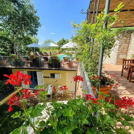 Vicolo - Sleeps 5 With Air Con, Wifi, Balcony For Dining And Pool Σπίτι διακοπών