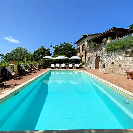 Vicolo - Sleeps 5 With Air Con, Wifi, Balcony For Dining And Pool Σπίτι διακοπών *