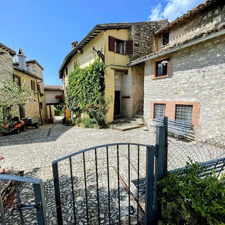 Vicolo - Sleeps 5 With Air Con, Wifi, Balcony For Dining And Pool Σπίτι διακοπών *