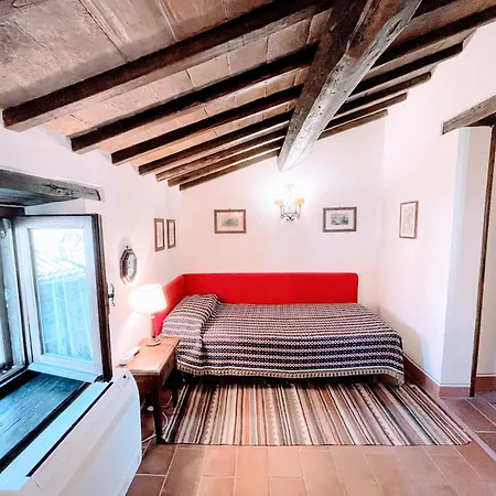Vicolo - Sleeps 5 With Air Con, Wifi, Balcony For Dining And Pool Σπίτι διακοπών *