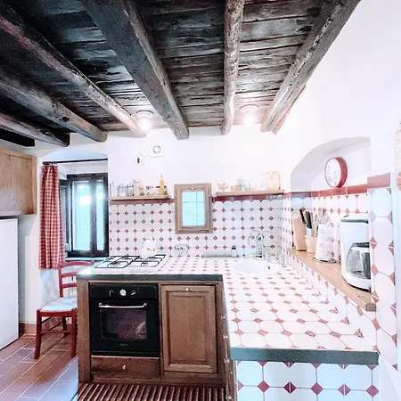 Сasa de vacaciones Vicolo - Sleeps 5 With Air Con, Wifi, Balcony For Dining And Pool Strettura