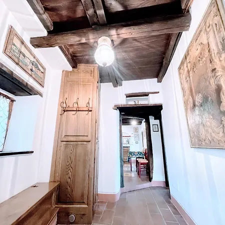 Vicolo - Sleeps 5 With Air Con, Wifi, Balcony For Dining And Pool Сasa de vacaciones