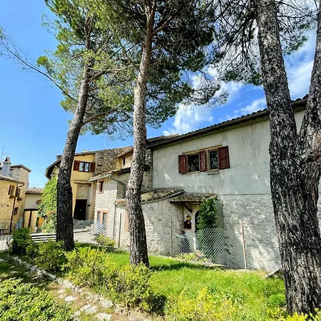 Vicolo - Sleeps 5 With Air Con, Wifi, Balcony For Dining And Pool Σπίτι διακοπών *