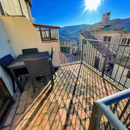 Vicolo - Sleeps 5 With Air Con, Wifi, Balcony For Dining And Pool *