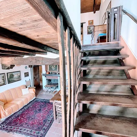 Vicolo - Sleeps 5 With Air Con, Wifi, Balcony For Dining And Pool Σπίτι διακοπών *