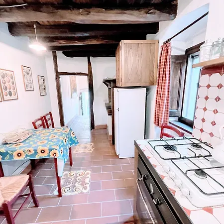 Σπίτι διακοπών Vicolo - Sleeps 5 With Air Con, Wifi, Balcony For Dining And Pool Strettura