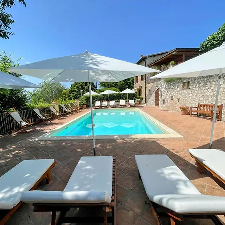Σπίτι διακοπών Vicolo - Sleeps 5 With Air Con, Wifi, Balcony For Dining And Pool