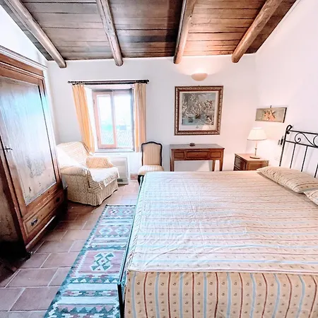 Vicolo - Sleeps 5 With Air Con, Wifi, Balcony For Dining And Pool Σπίτι διακοπών *