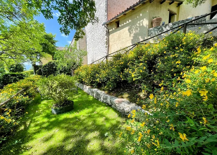 Vicolo - Sleeps 5 With Air Con, Wifi, Balcony For Dining And Pool *