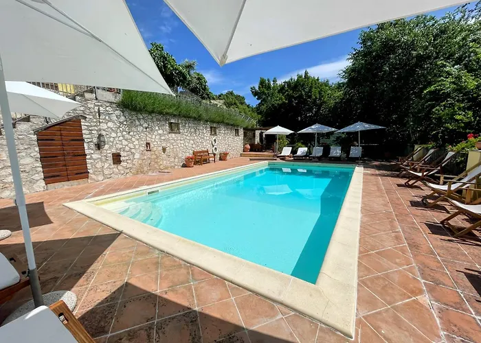 Vicolo - Sleeps 5 With Air Con, Wifi, Balcony For Dining And Pool Casa de Férias *