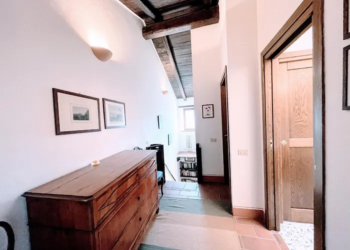 Vicolo - Sleeps 5 With Air Con, Wifi, Balcony For Dining And Pool * Strettura