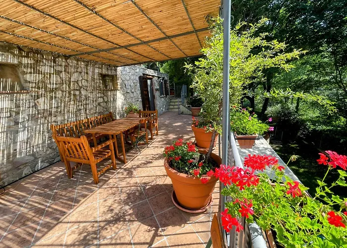 Vicolo - Sleeps 5 With Air Con, Wifi, Balcony For Dining And Pool Casa de Férias