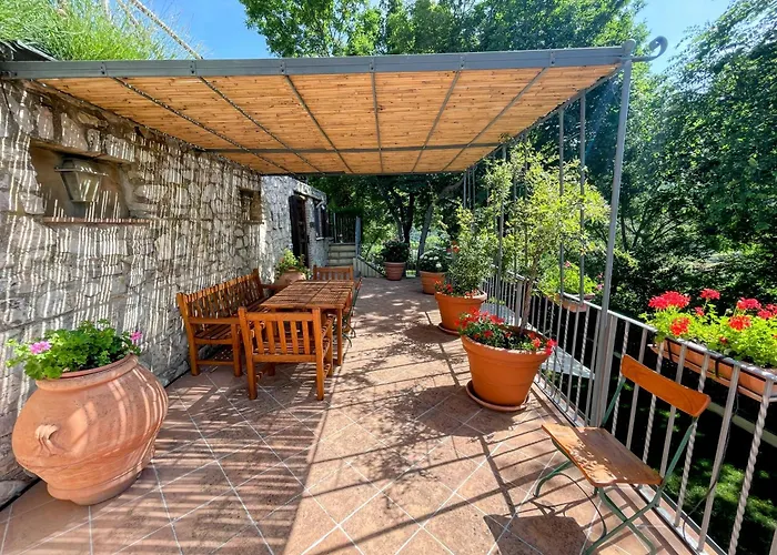 Casa de Férias Vicolo - Sleeps 5 With Air Con, Wifi, Balcony For Dining And Pool