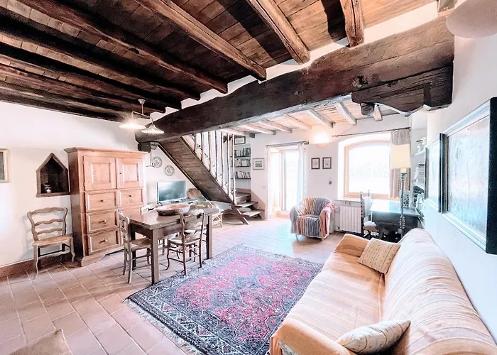 Vicolo - Sleeps 5 With Air Con, Wifi, Balcony For Dining And Pool