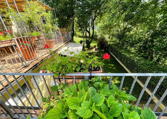 Casa de Férias Vicolo - Sleeps 5 With Air Con, Wifi, Balcony For Dining And Pool