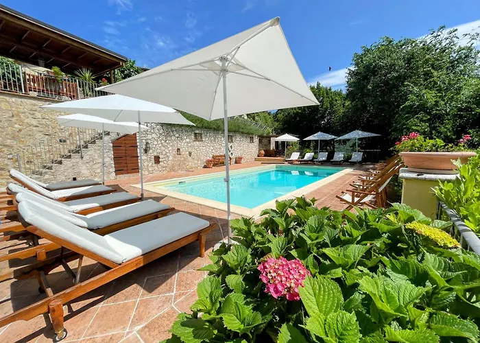 Casa de Férias Vicolo - Sleeps 5 With Air Con, Wifi, Balcony For Dining And Pool *
