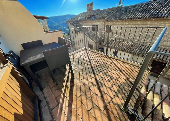 Vicolo - Sleeps 5 With Air Con, Wifi, Balcony For Dining And Pool Casa de Férias *