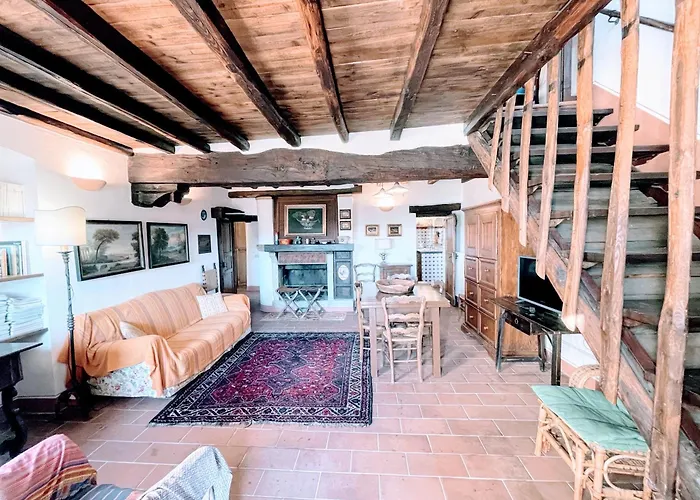 Casa de Férias Vicolo - Sleeps 5 With Air Con, Wifi, Balcony For Dining And Pool *